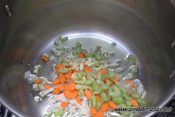 Sofreir hasta que las verduras queden transparentes
