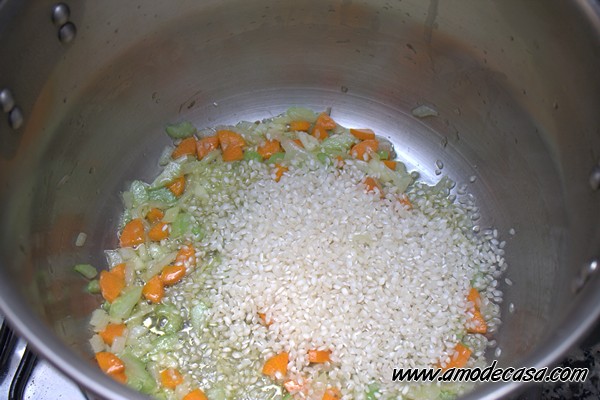 Agregar arroz para paella del bosco a presión