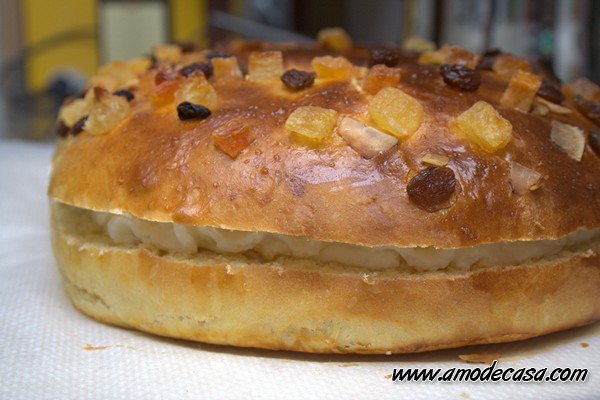Rosca rellena de nata