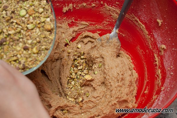 Ingredientes para las galletas de chocolate, pistachos y sal