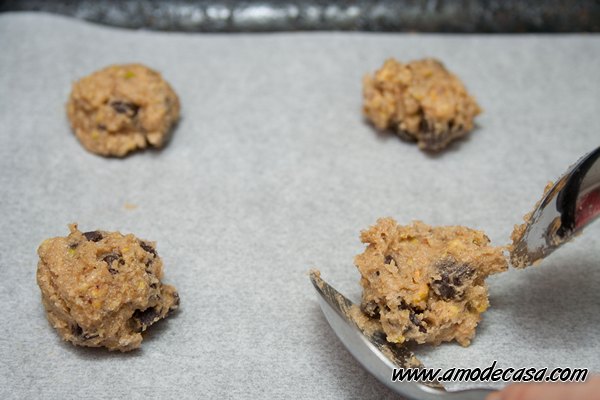 Ingredientes para las galletas de chocolate, pistachos y sal